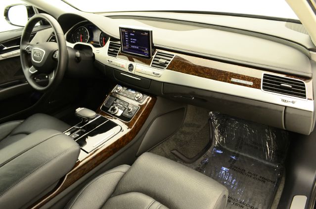 Audi A8 2011 photo 1