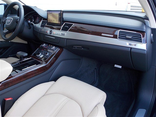 Audi A8 2013 photo 3