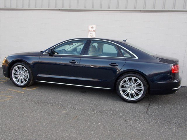 Audi A8 2013 photo 2