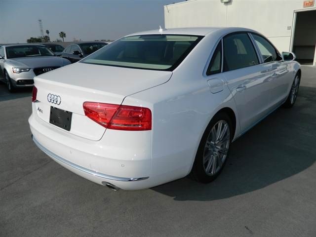 Audi A8 2013 photo 3