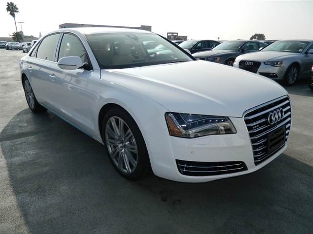 Audi A8 2013 photo 2