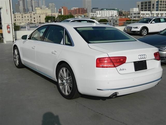 Audi A8 2013 photo 4