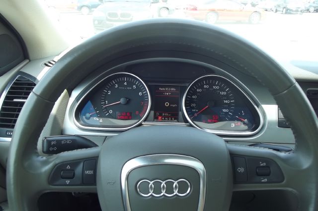 Audi Q7 2007 photo 2