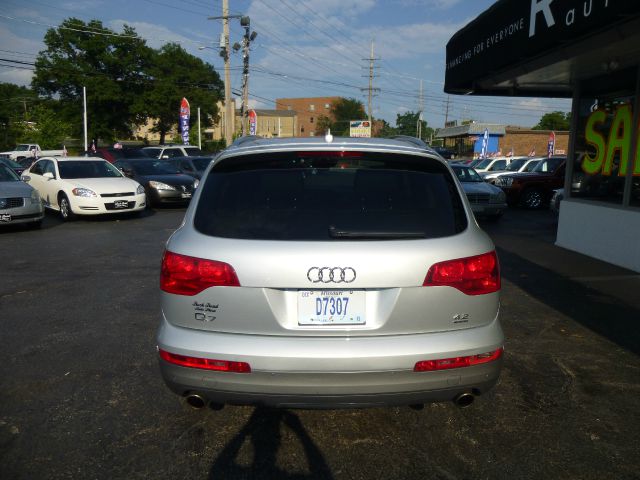 Audi Q7 2008 photo 1