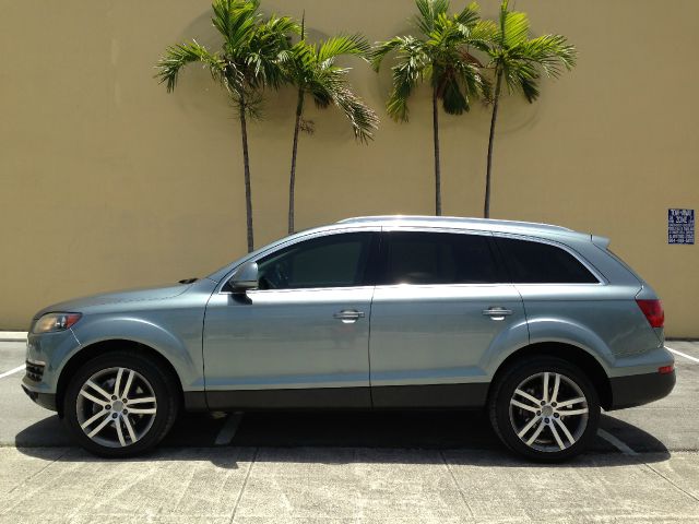 Audi Q7 Shalom SUV