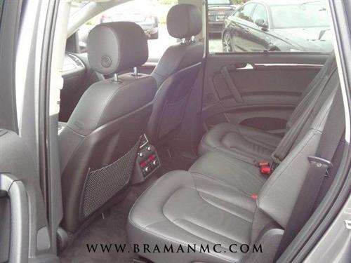 Audi Q7 2010 photo 2