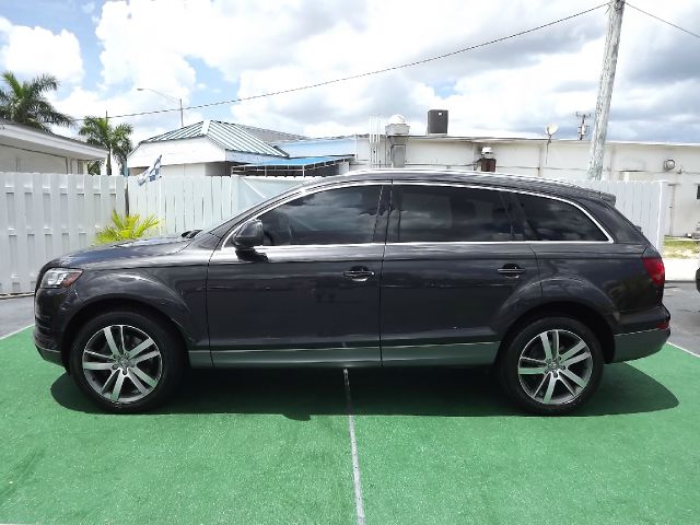 Audi Q7 2010 photo 1