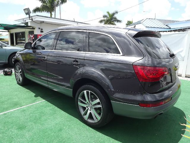 Audi Q7 2010 photo 4