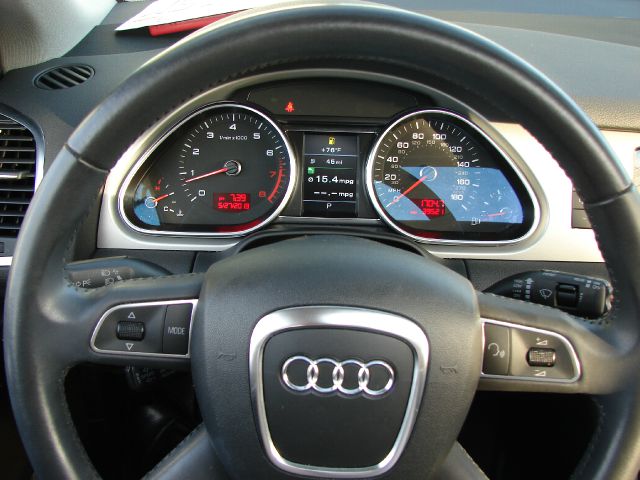 Audi Q7 2011 photo 12