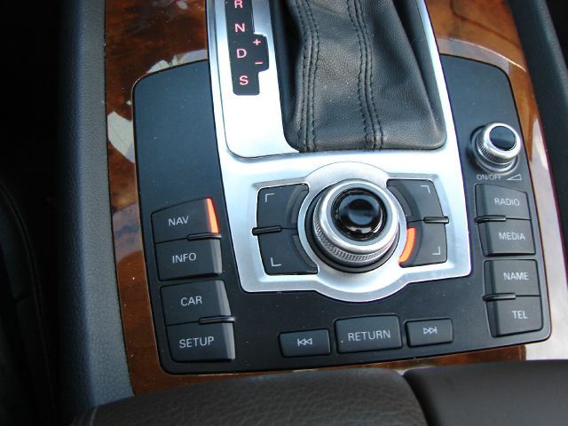 Audi Q7 2011 photo 32