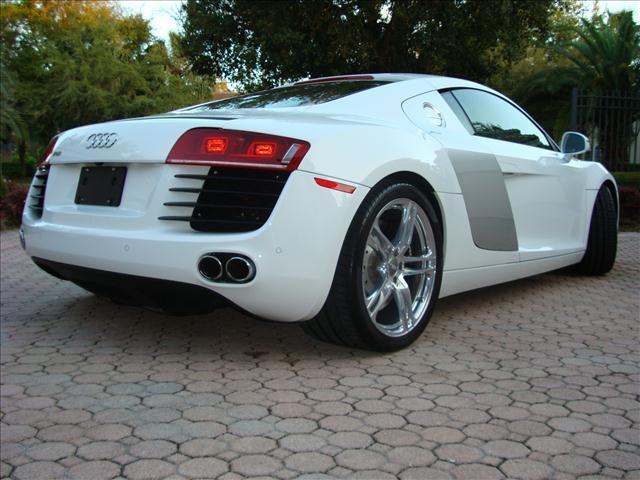 Audi R8 2009 photo 31