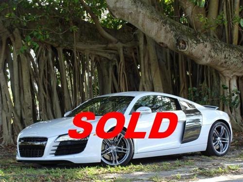 Audi R8 2009 photo 2