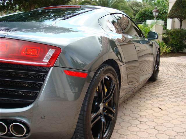 Audi R8 2009 photo 3