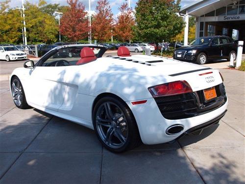 Audi R8 2011 photo 1