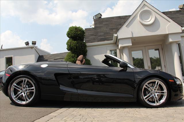 Audi R8 2011 photo 5