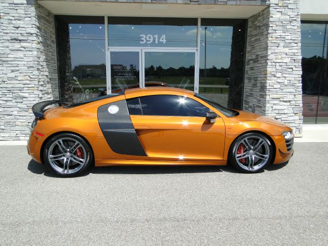 Audi R8 2012 photo 1