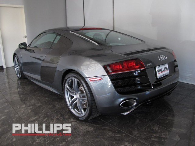 Audi R8 2012 photo 2