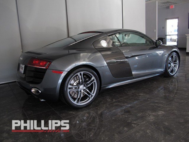 Audi R8 2012 photo 1