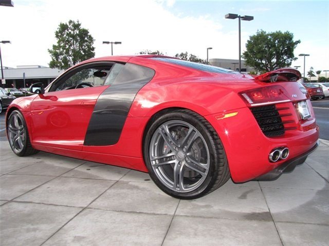 Audi R8 2012 photo 4