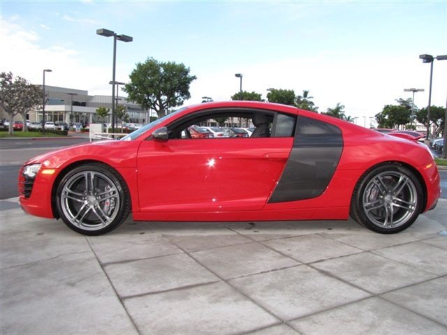 Audi R8 2012 photo 3