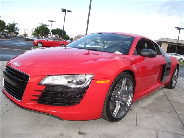 Audi R8 2012 photo 2