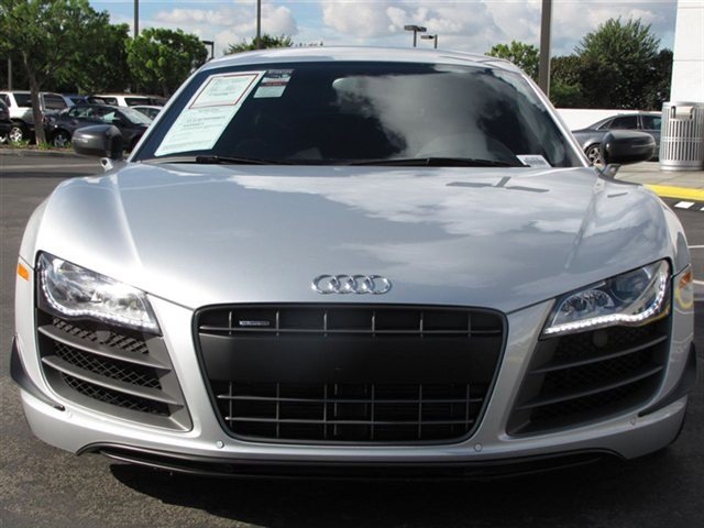 Audi R8 2012 photo 1