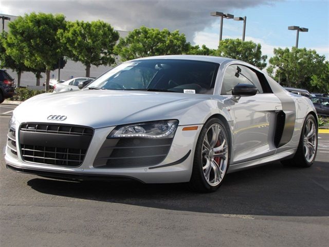 Audi R8 2012 photo 2