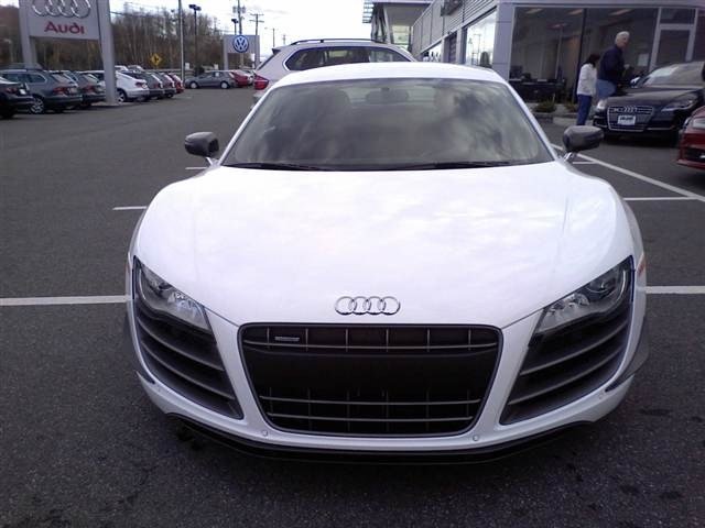 Audi R8 2012 photo 1