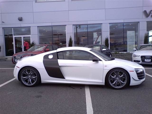 Audi R8 2012 photo 2