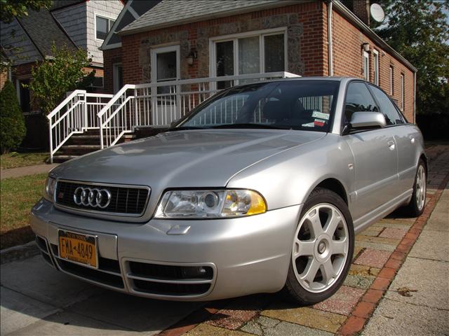 Audi S4 2000 photo 1