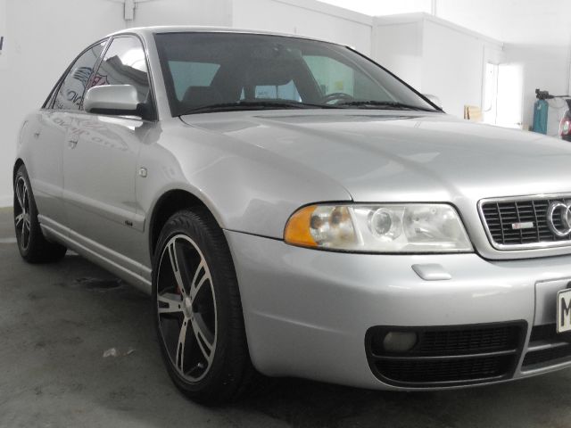 Audi S4 2002 photo 2