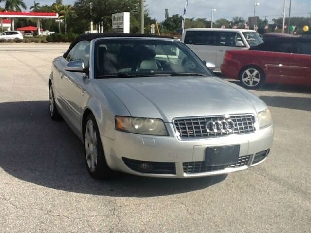 Audi S4 2004 photo 12