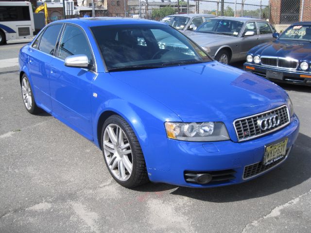 Audi S4 2004 photo 2