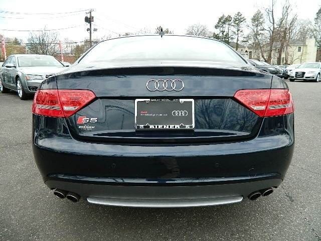 Audi S5 2010 photo 4