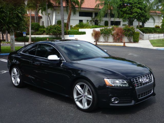 Audi S5 2010 photo 4