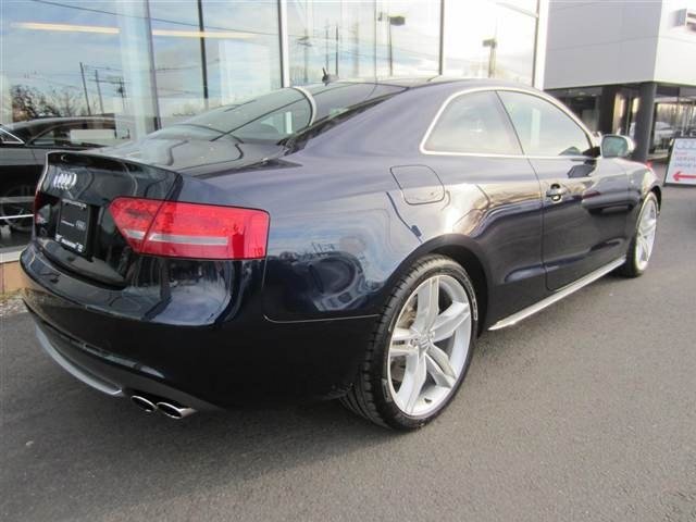 Audi S5 2010 photo 2