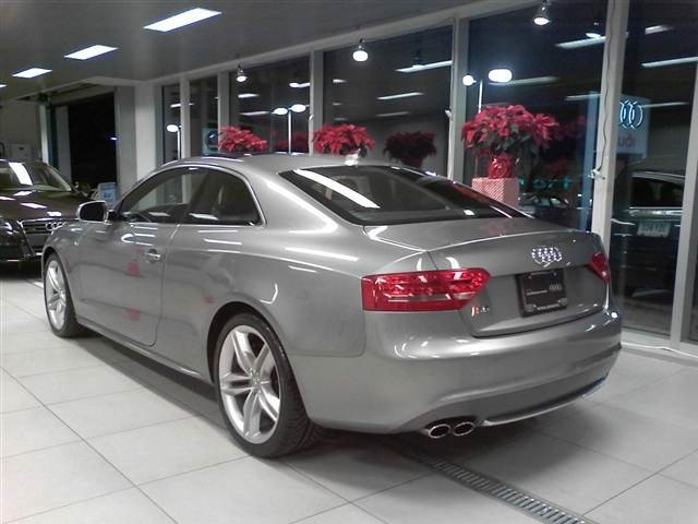 Audi S5 2010 photo 4