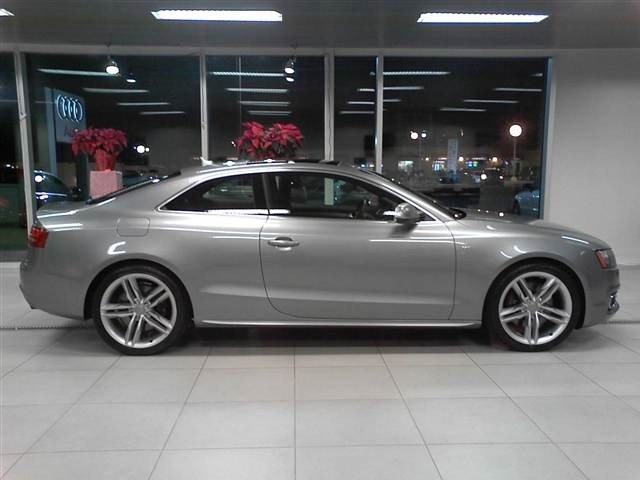 Audi S5 2010 photo 1