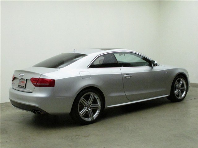 Audi S5 2010 photo 4