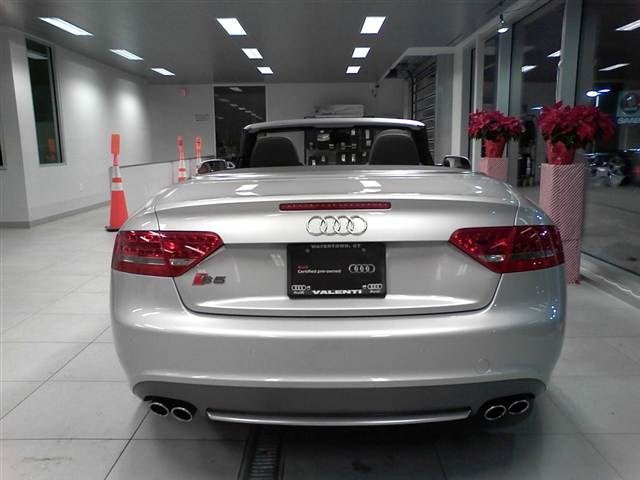 Audi S5 2010 photo 4