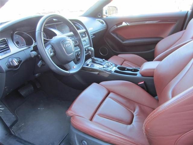 Audi S5 2010 photo 4