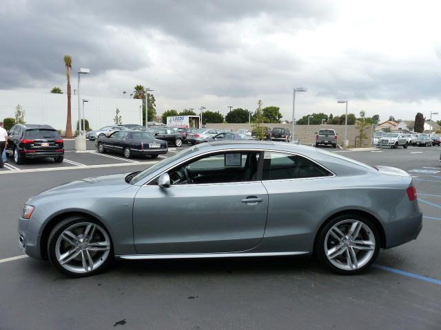 Audi S5 2010 photo 5