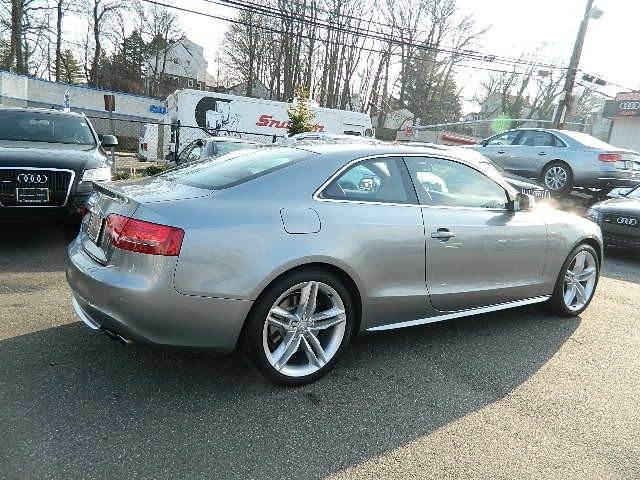 Audi S5 2010 photo 5