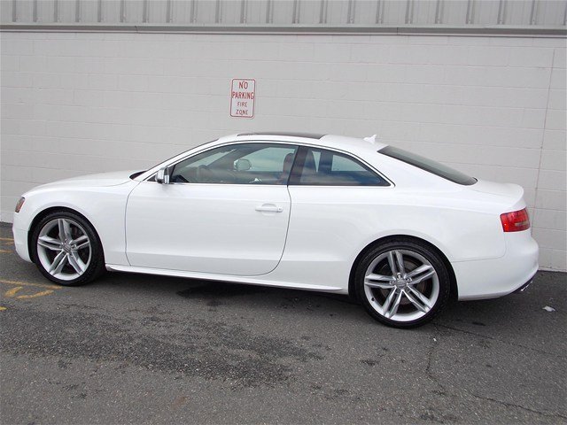 Audi S5 2010 photo 2