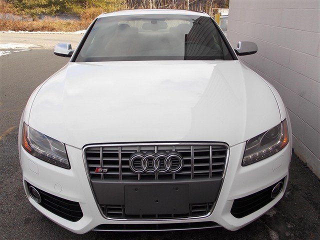 Audi S5 2010 photo 4