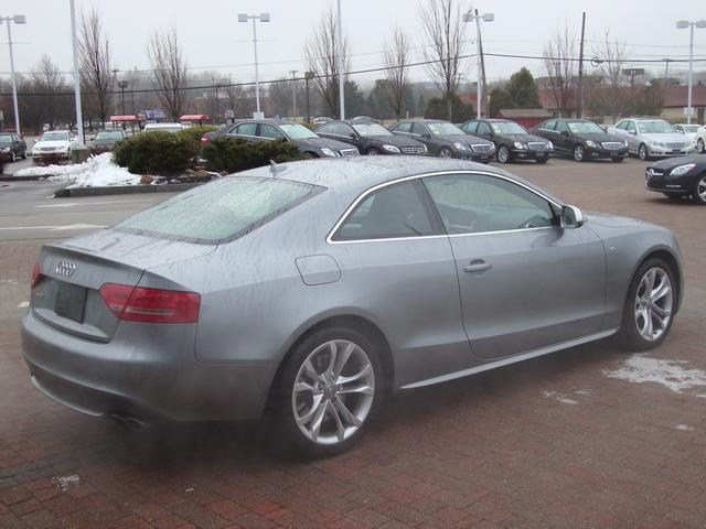 Audi S5 2010 photo 3