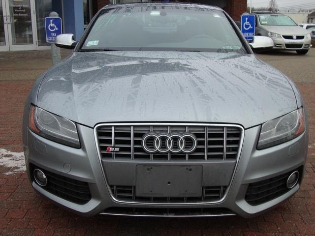 Audi S5 2010 photo 1