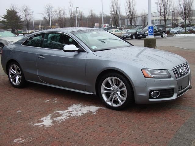 Audi S5 2010 photo 2