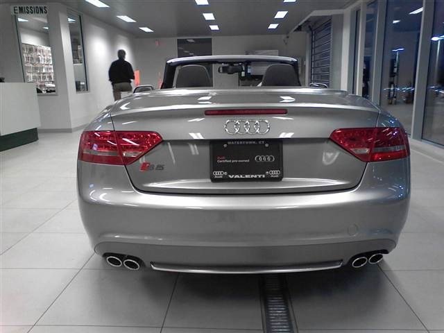 Audi S5 2010 photo 4