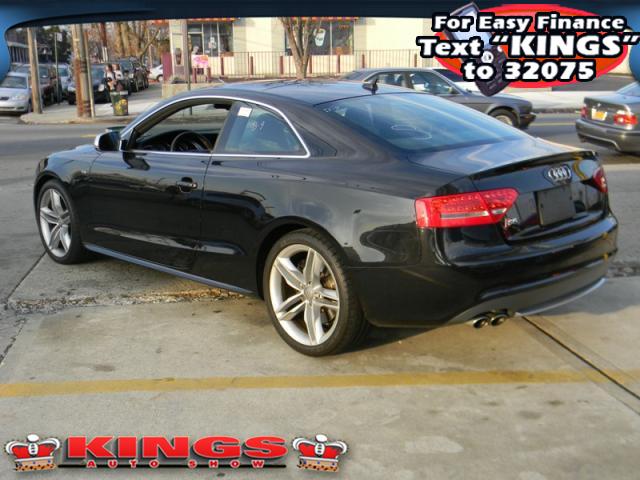 Audi S5 2010 photo 2